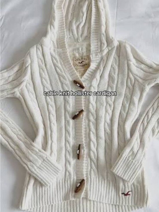 Hollister Sweaters - Hollister Holiday Vault Release Hooded Cardigan/Toggle Buttons Like New Size L